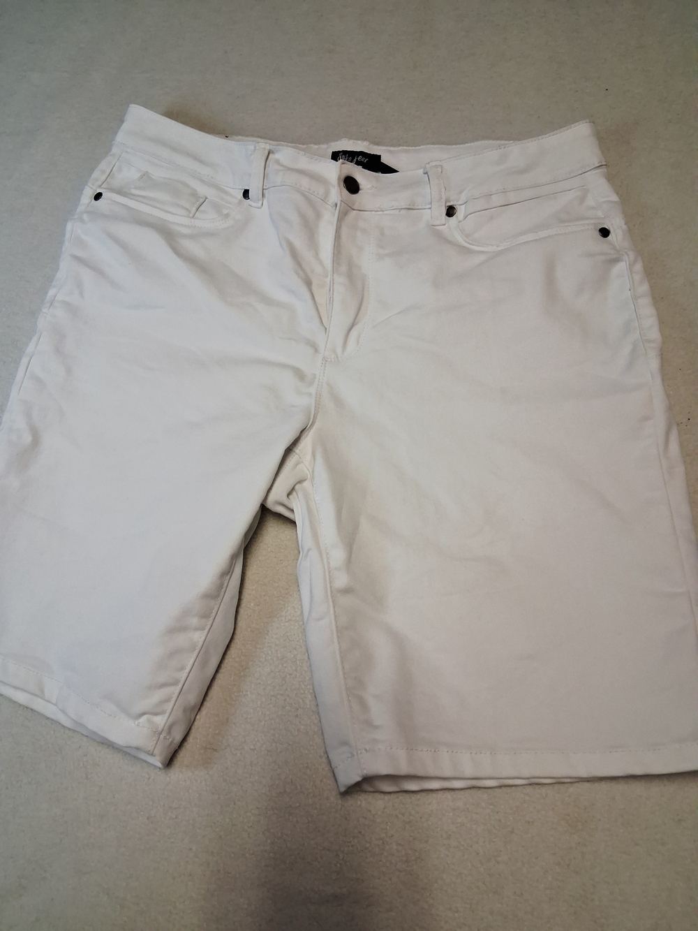 Suko Jeans Women's White Bermuda Shorts - Casual Mid-Rise